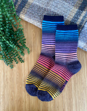 Load image into Gallery viewer, 1PK LADIES STRIPE SOCKS WITH GLITTER
